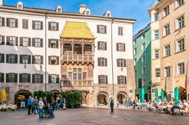 Дом с золотой крышей